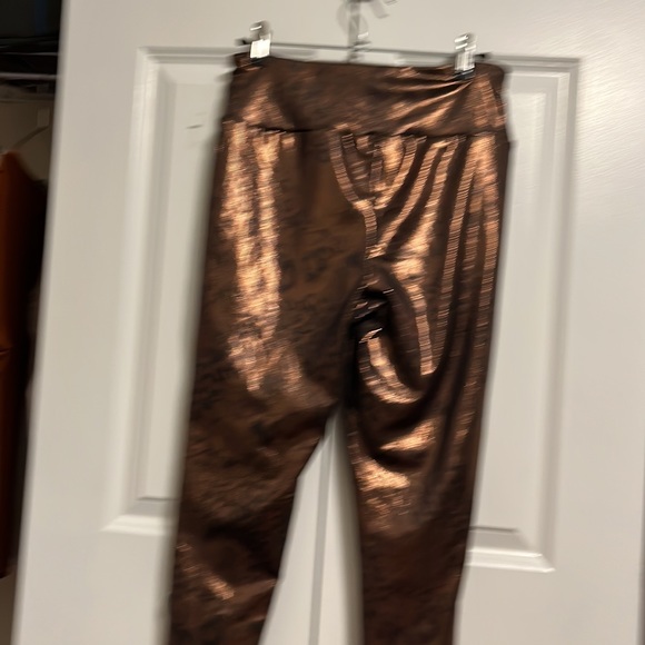 Wild fable metallic animal print brown stretch pants. NWT. 88 poly/12spandex - Picture 5 of 6